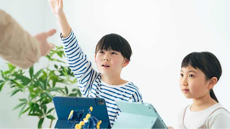 小学高学年の男の子と女の子